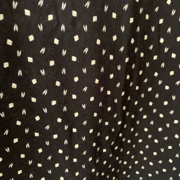 Socialite | Sleeveless Keyhole Dress - Picture 5 of 9